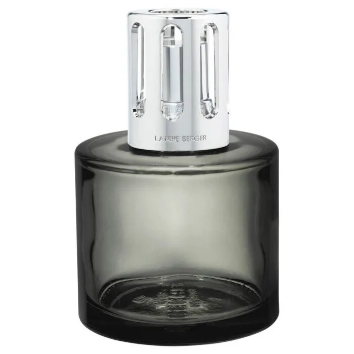 Nahaufnahme einer schwarzen Lampe Berger mit silbernem Aufsatz