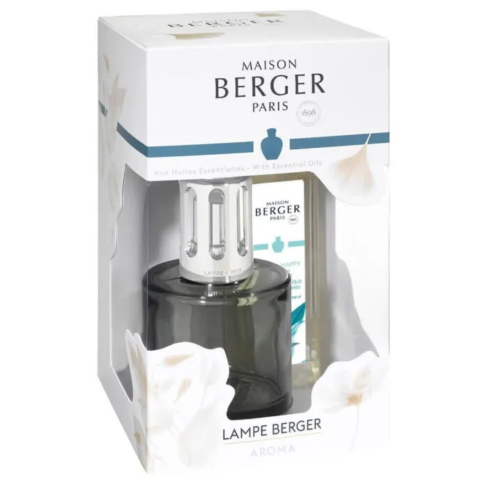 Maison Berger Aroma Happy Lampenset mit Verpackung auf einem Wohnzimmertisch