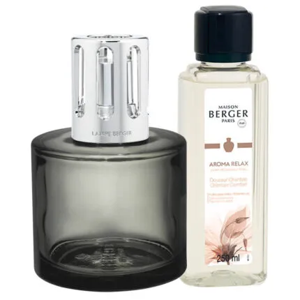 Maison Berger Aroma-Lampe neben beschrifteter Aroma Relax Flüssigkeitsflasche