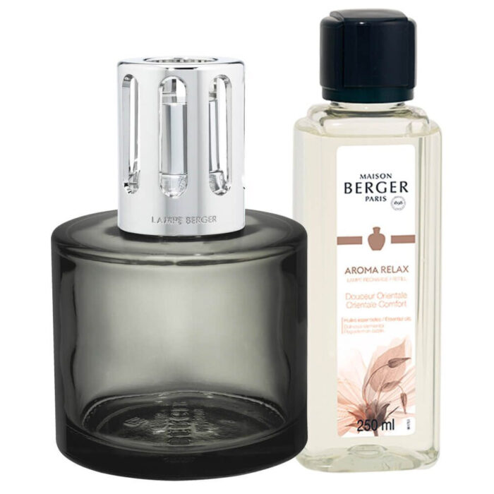 Maison Berger Aroma-Lampe neben beschrifteter Aroma Relax Flüssigkeitsflasche