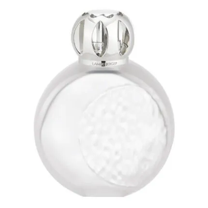 Nahaufnahme der weißen Lampe Berger mit silberfarbenem Aufsatz