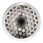 Freigestellter runder Autoduft-Diffusor mit sechseckigem Gitter
