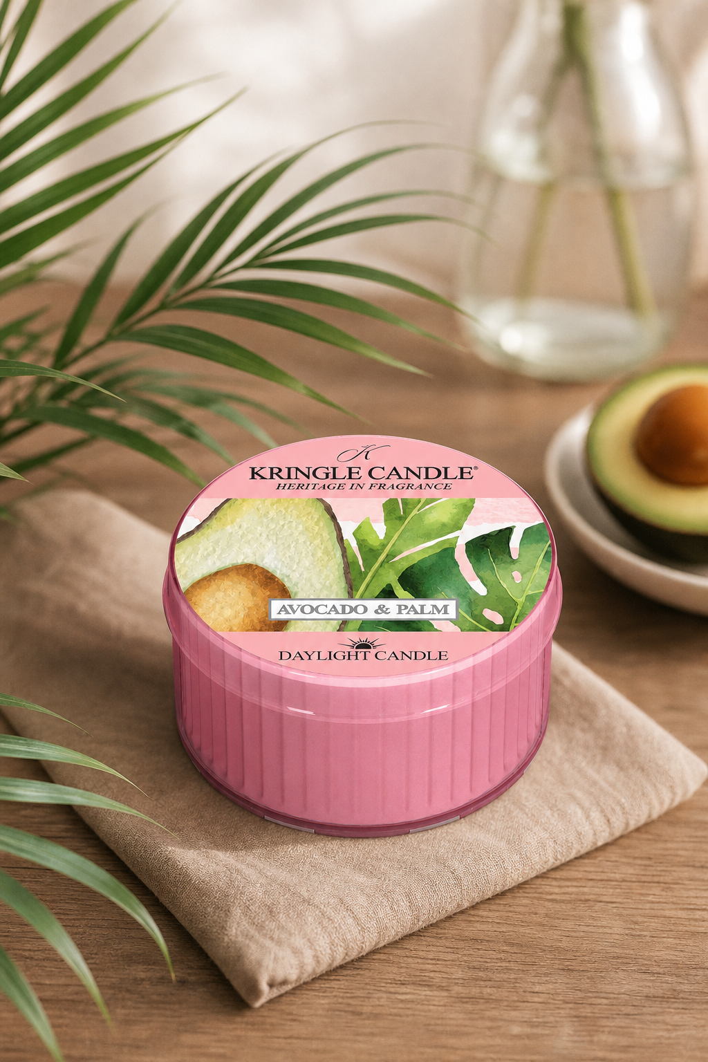 Avocado & Palm Daylight 42g in einer stimmungsvollen Anwendungsszene