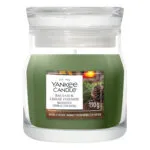 Yankee Candle Balsam & Cedar Fireside Kerze im Glas vor weißem Hintergrund