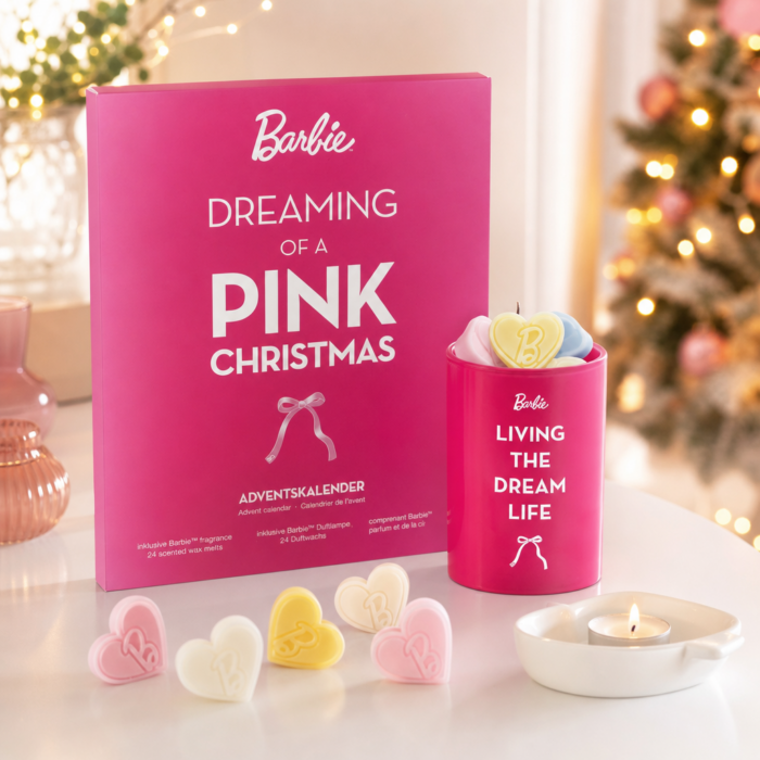 Barbie Adventskalender mit Duftlampe und herzförmigen Duftwachsstücken auf einem Tisch