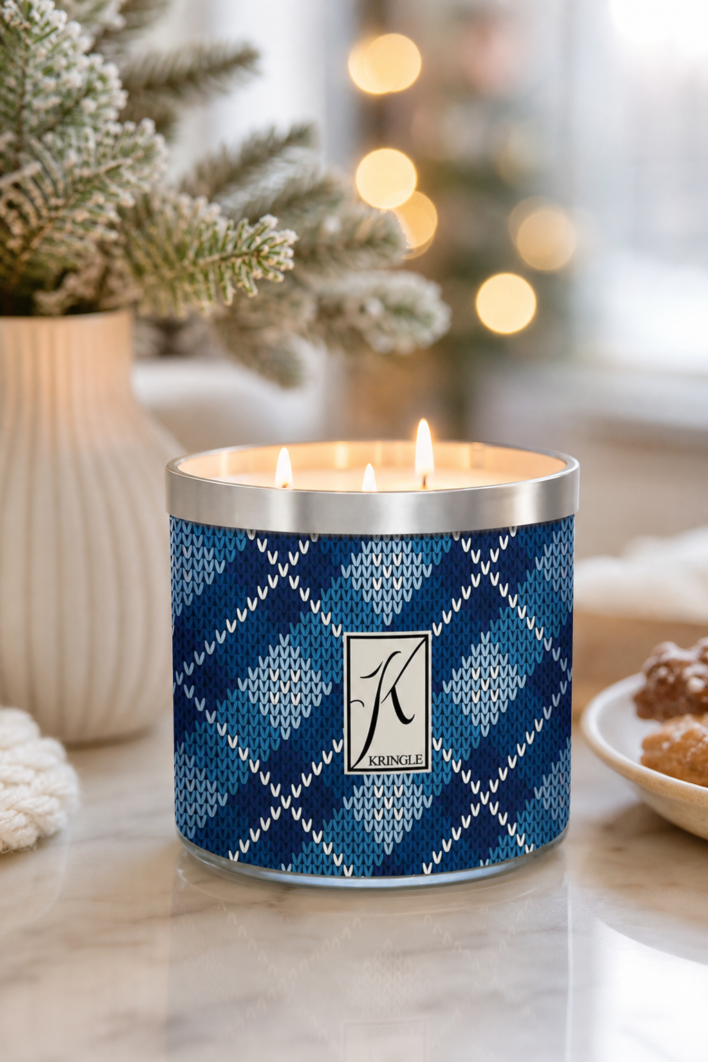 Bavarian Christmas 396g Tumbler 3-Docht in einer stimmungsvollen Anwendungsszene