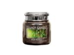 Verschlossenes Black-Bamboo-Glas von Village Candle vor weißem Hintergrund