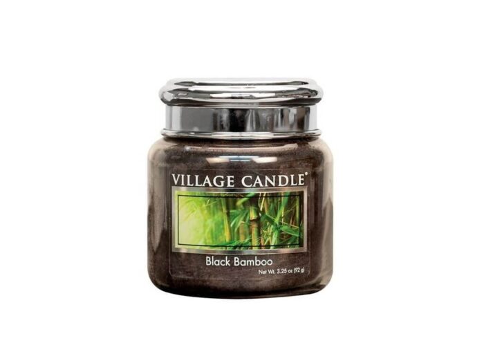 Verschlossenes Black-Bamboo-Glas von Village Candle vor weißem Hintergrund