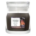 Yankee Candle Black Coconut Duftkerze im Glas vor weißem Hintergrund