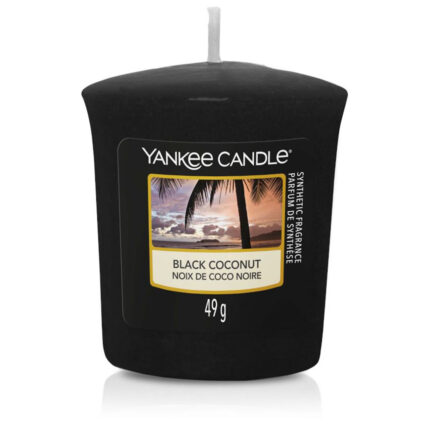 Schwarze Black Coconut Duftkerze von Yankee Candle mit sichtbarem Etikett