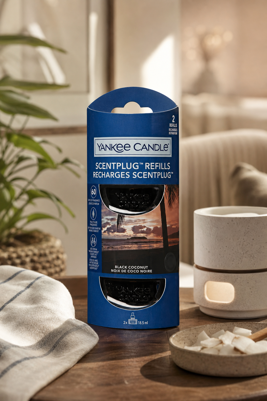 Black Coconut ScentPlug Nachfüllpack in einer stimmungsvollen Anwendungsszene