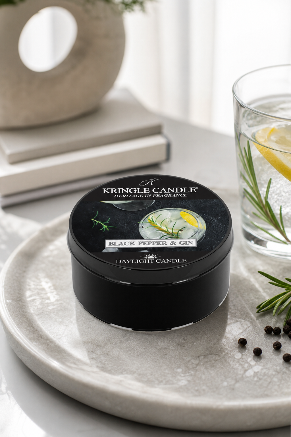 Black Pepper & Gin Daylight 42g in einer stimmungsvollen Anwendungsszene