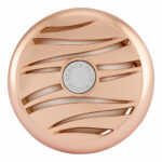 Runder roséfarbener Autodiffusor mit geschwungenen Öffnungen