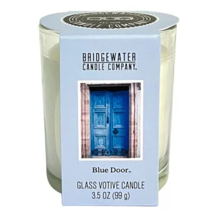 Glasvotivkerze Blue Door mit lesbarem Etikett und Mengenangabe 99 g