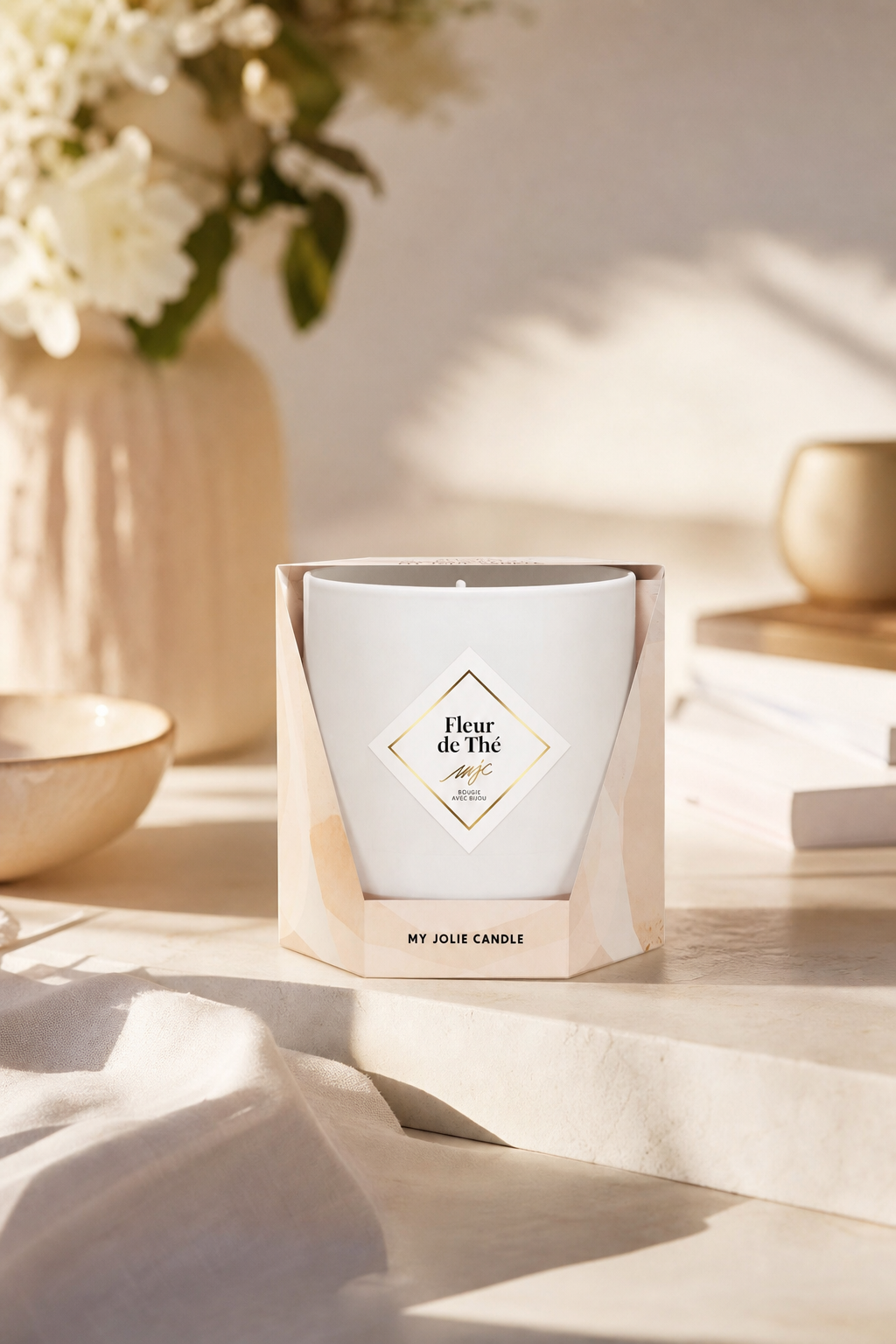 Blütentee - Fleur de Thé - Halskette mit cremefarbenen Perlen 200g in einer stimmungsvollen Anwendungsszene