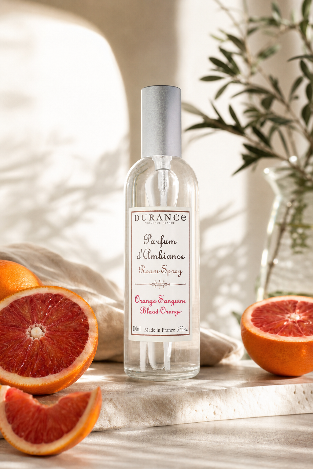 Blutorange Raumspray 100ml in einer stimmungsvollen Anwendungsszene