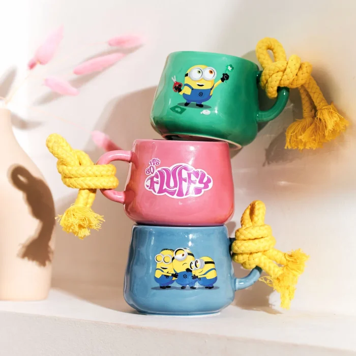 Kevin - Minions™ Duftkerze 200g in Tasse mit Kordel – Produktansicht