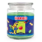 Frontansicht der grünen Haribo Boo Duftkerze mit Halloween-Etikett