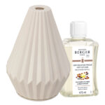 Elektrischer Aroma-Diffuser und Nachfüllflasche mit lesbarem Amber-Powder-Etikett