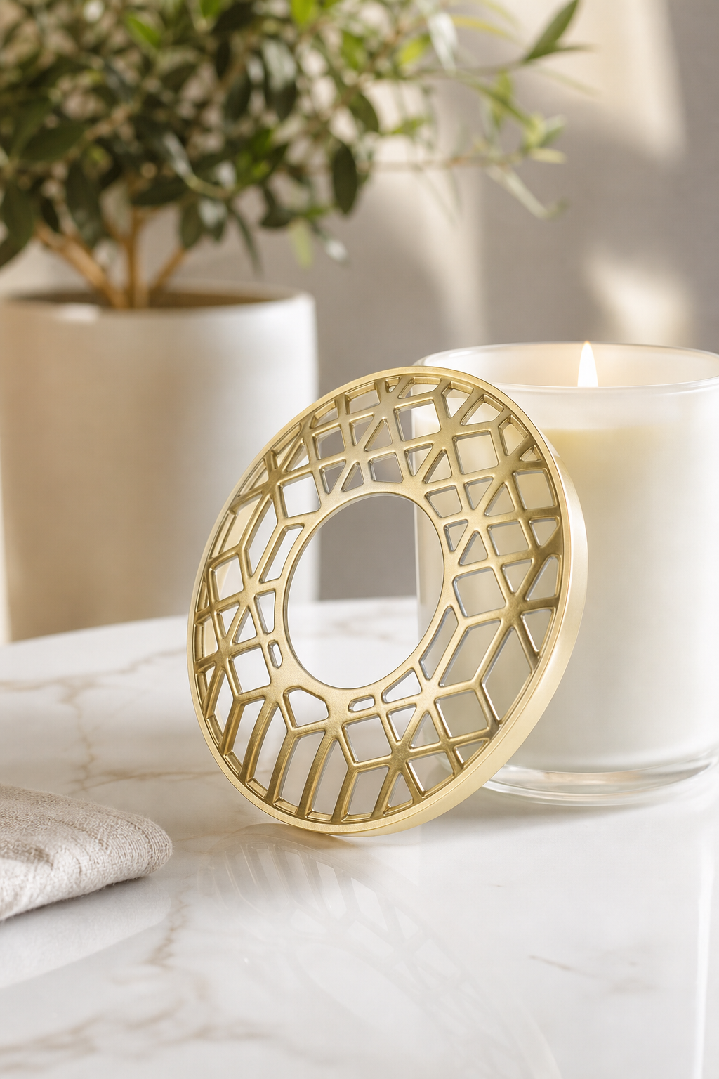 Candle-Lid Gold in einer stimmungsvollen Anwendungsszene