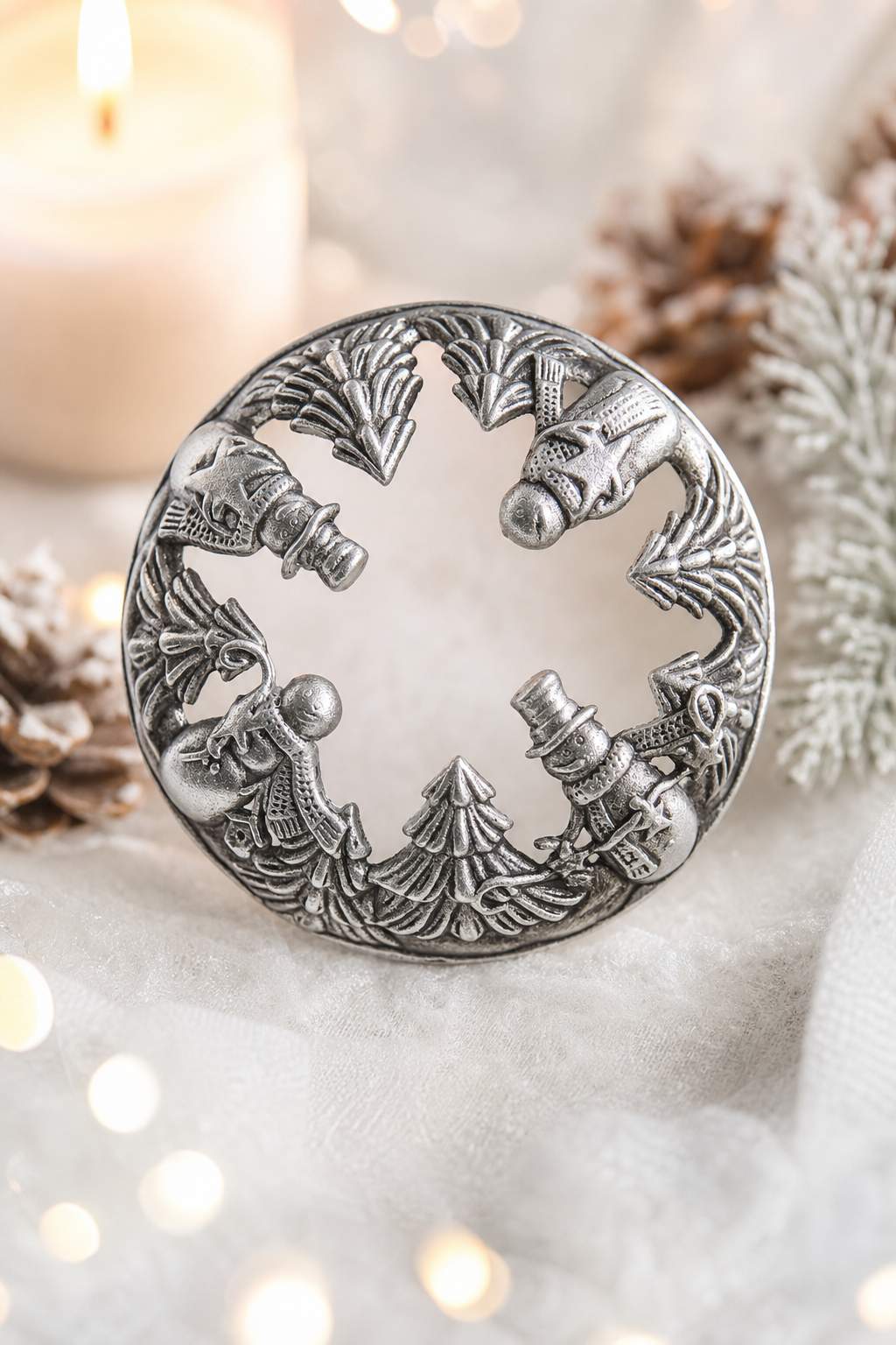 Candle-Lid Snowmans & Trees, Silber in einer stimmungsvollen Anwendungsszene