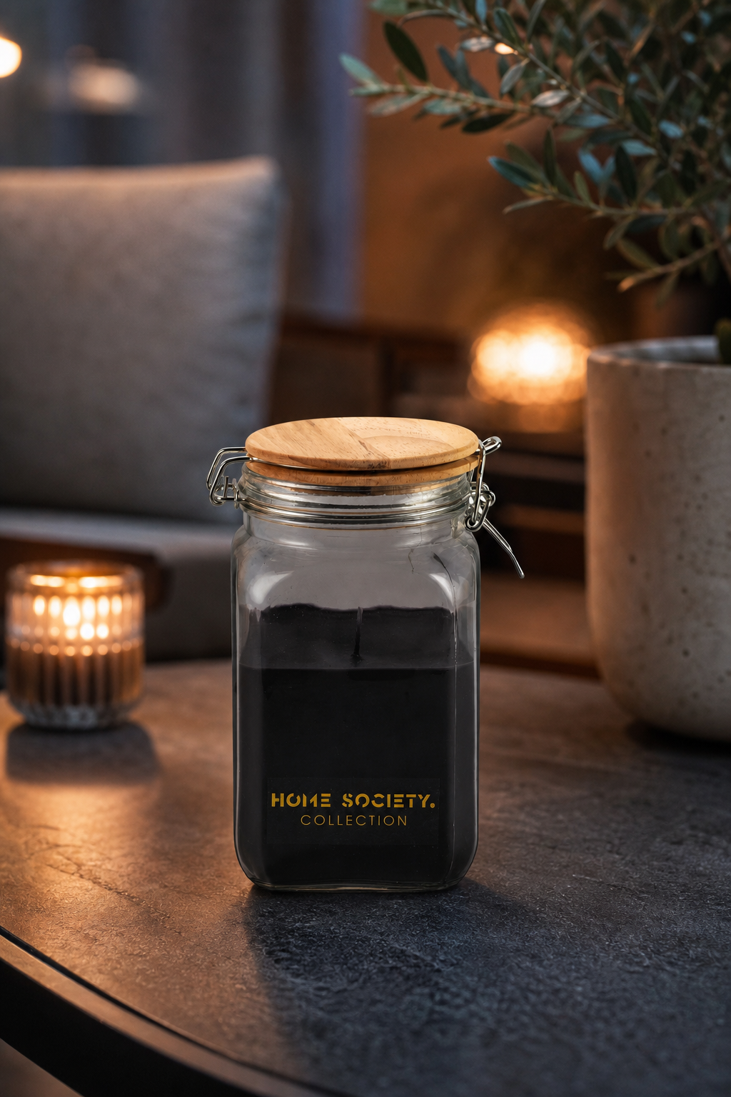 Candle Cosina L schwarz in einer stimmungsvollen Anwendungsszene