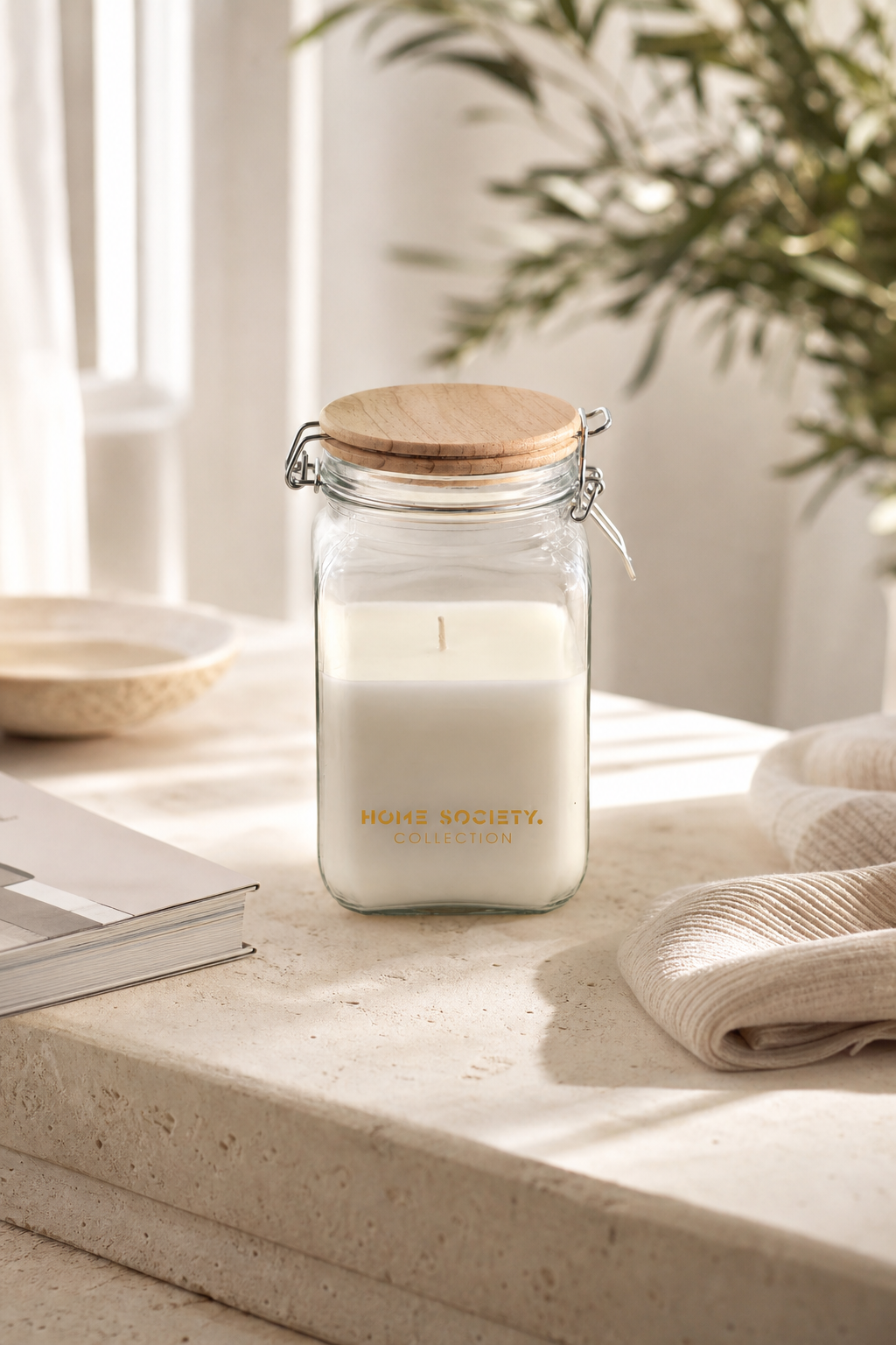 Candle Cosina L weiß in einer stimmungsvollen Anwendungsszene