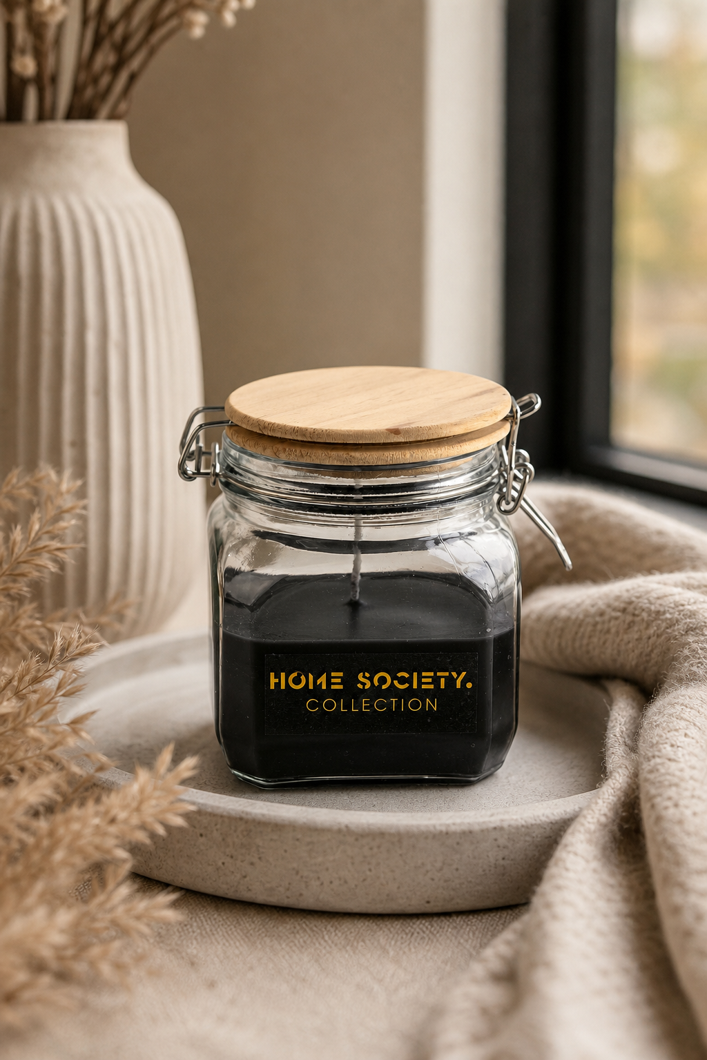 Candle Cosina S schwarz in einer stimmungsvollen Anwendungsszene