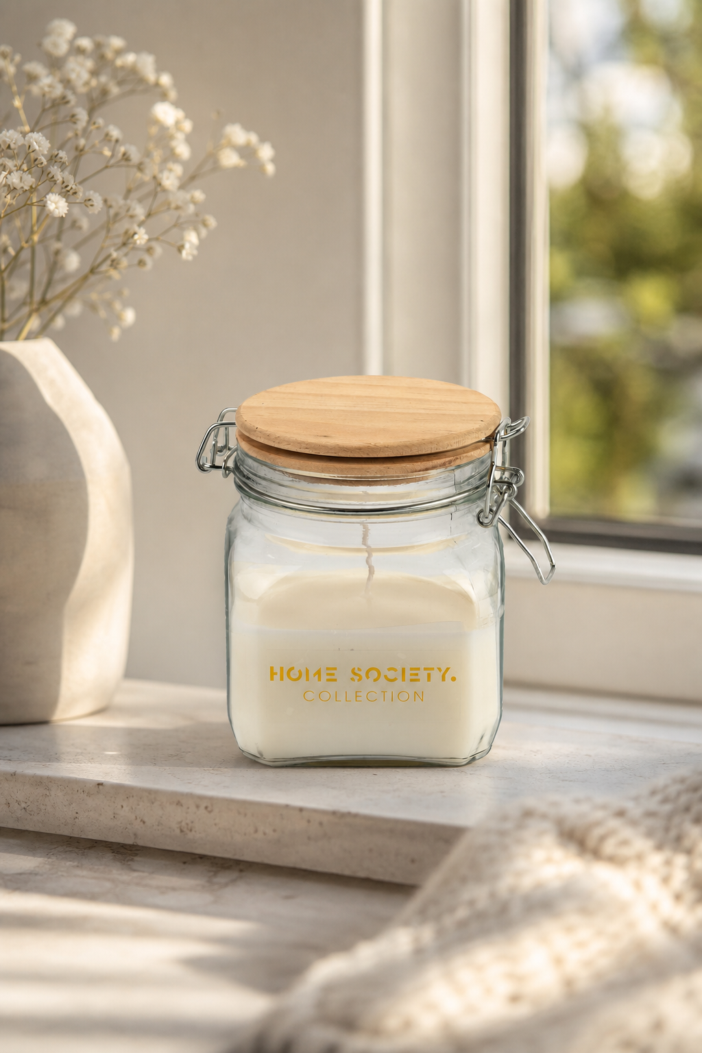 Candle Cosina S weiß in einer stimmungsvollen Anwendungsszene