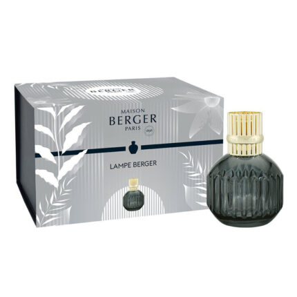 Graue Lampe Berger neben Verpackung von Maison Berger Paris