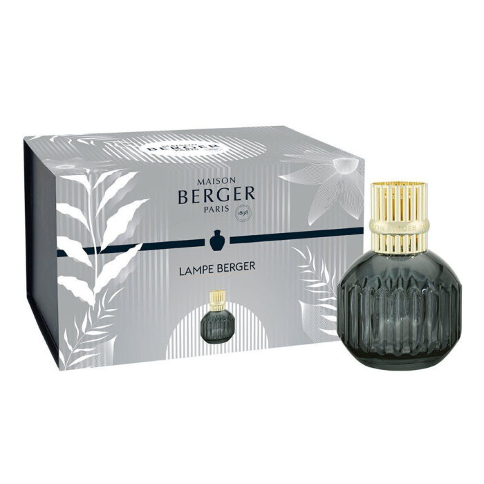 Graue Lampe Berger neben Verpackung von Maison Berger Paris