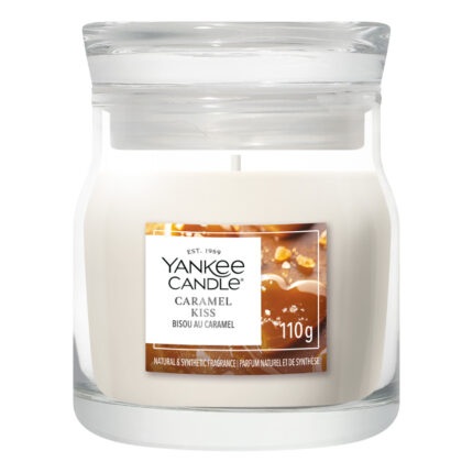 Yankee Candle Caramel Kiss Duftkerze im Glas vor weißem Hintergrund