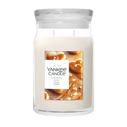 Caramel Kiss Kerze im Glas mit sichtbarem Etikett und zwei Dochten