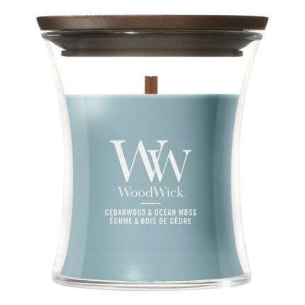 WoodWick Duftkerze Cedarwood & Ocean Moss mit Holzdeckel auf weißem Hintergrund