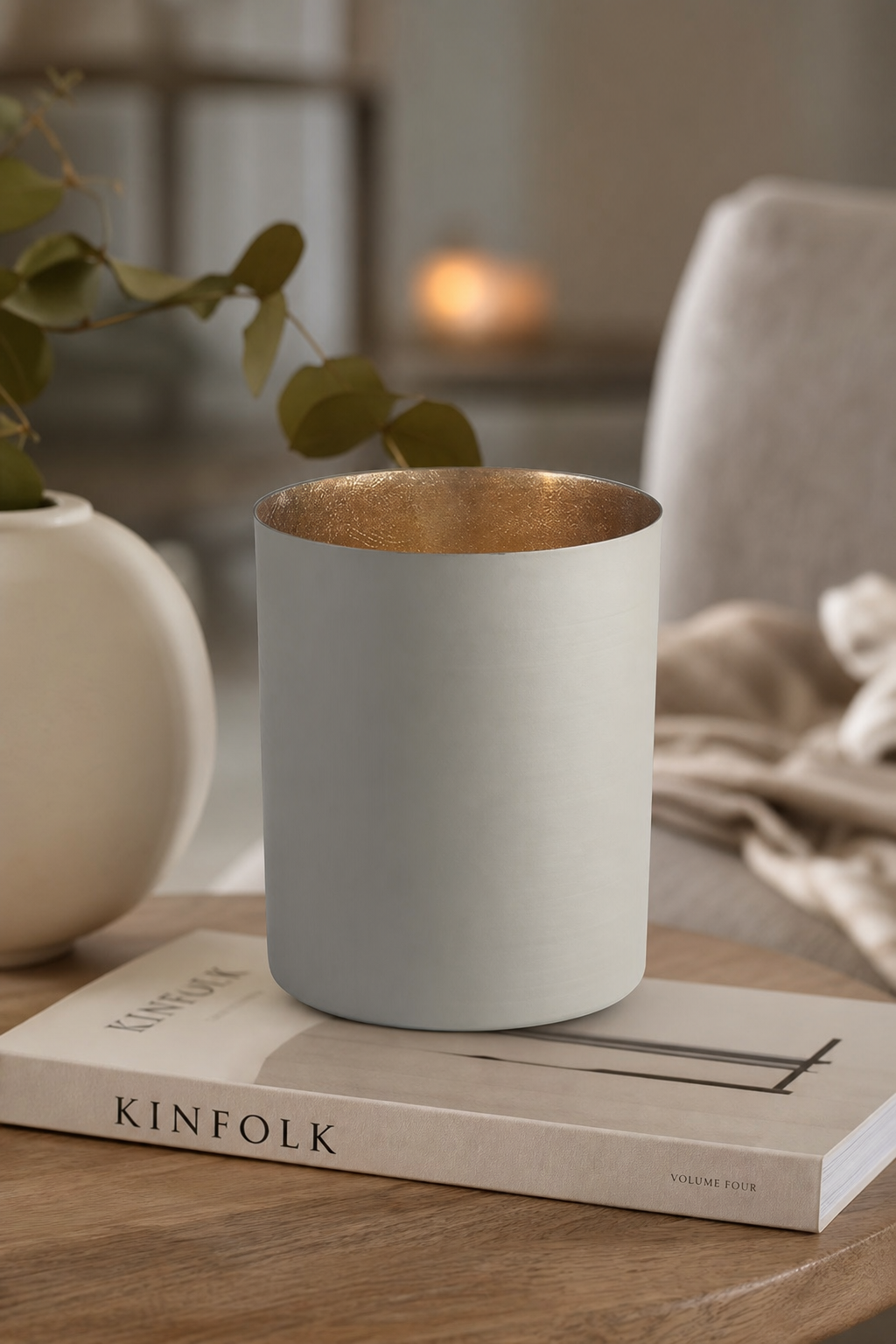 Chennai Windlicht XL cool gray/gold in einer stimmungsvollen Anwendungsszene
