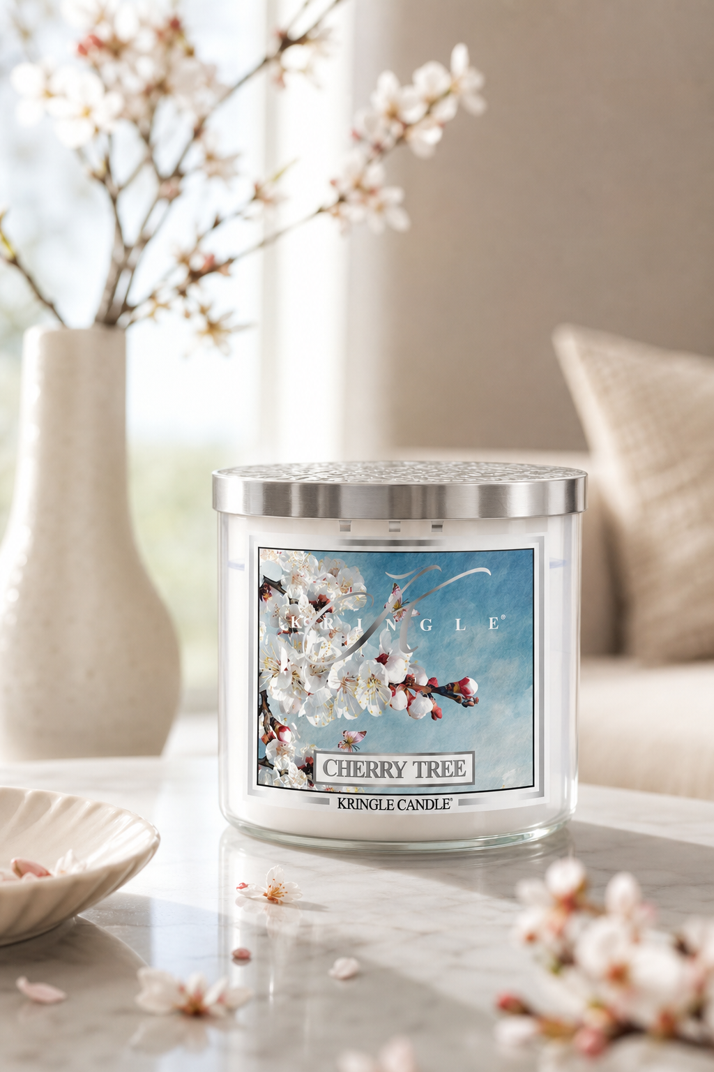 Cherry Tree 396g Tumbler 3-Docht in einer stimmungsvollen Anwendungsszene