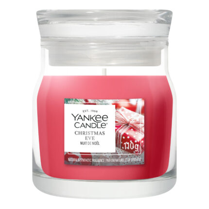 Yankee Candle Christmas Eve Duftkerze im Glas auf weißem Hintergrund