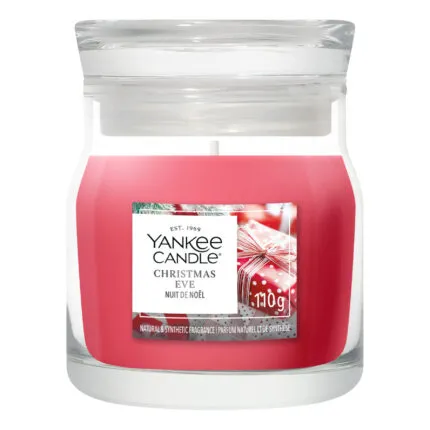 Yankee Candle Christmas Eve Duftkerze im Glas auf weißem Hintergrund