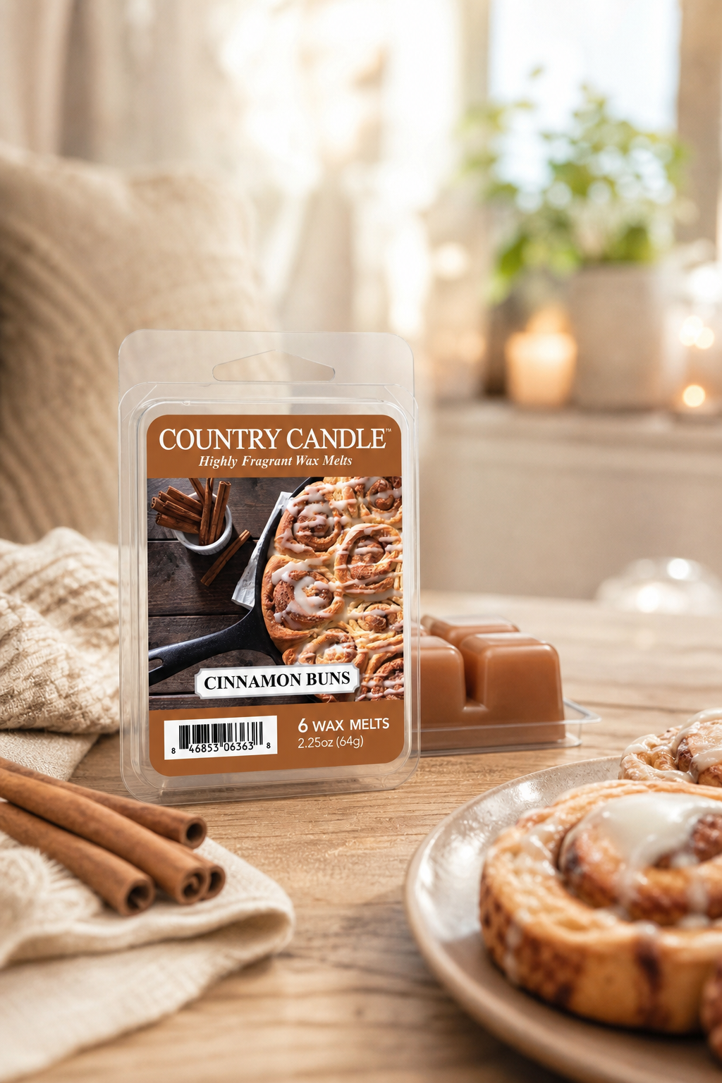 Cinnamon Buns Duftwachs 64 g in einer stimmungsvollen Anwendungsszene