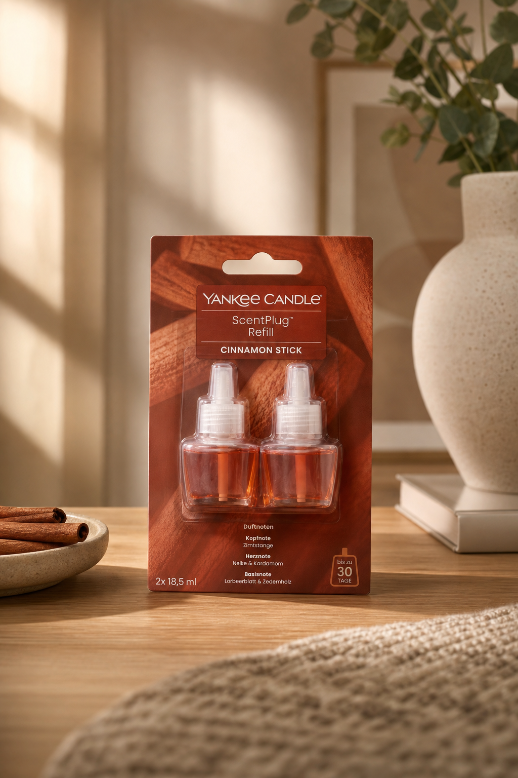 Cinnamon Stick ScentPlug Nachfüllpack in einer stimmungsvollen Anwendungsszene