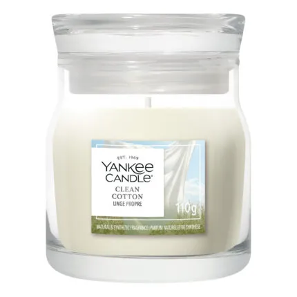 Yankee Candle Clean Cotton Duftkerze im Glas vor weißem Hintergrund