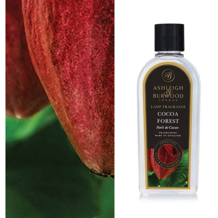 Ashleigh-&-Burwood-Flasche mit Cocoa-Forest-Etikett neben Kakaofrucht