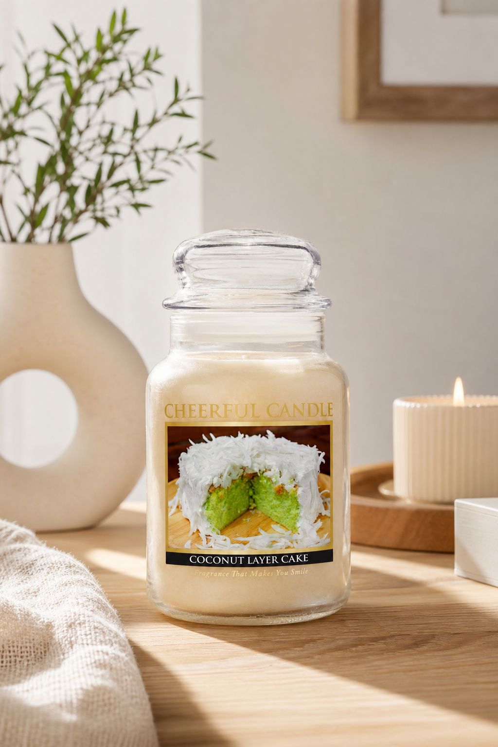 Coconut Layer Cake 680g in einer stimmungsvollen Anwendungsszene