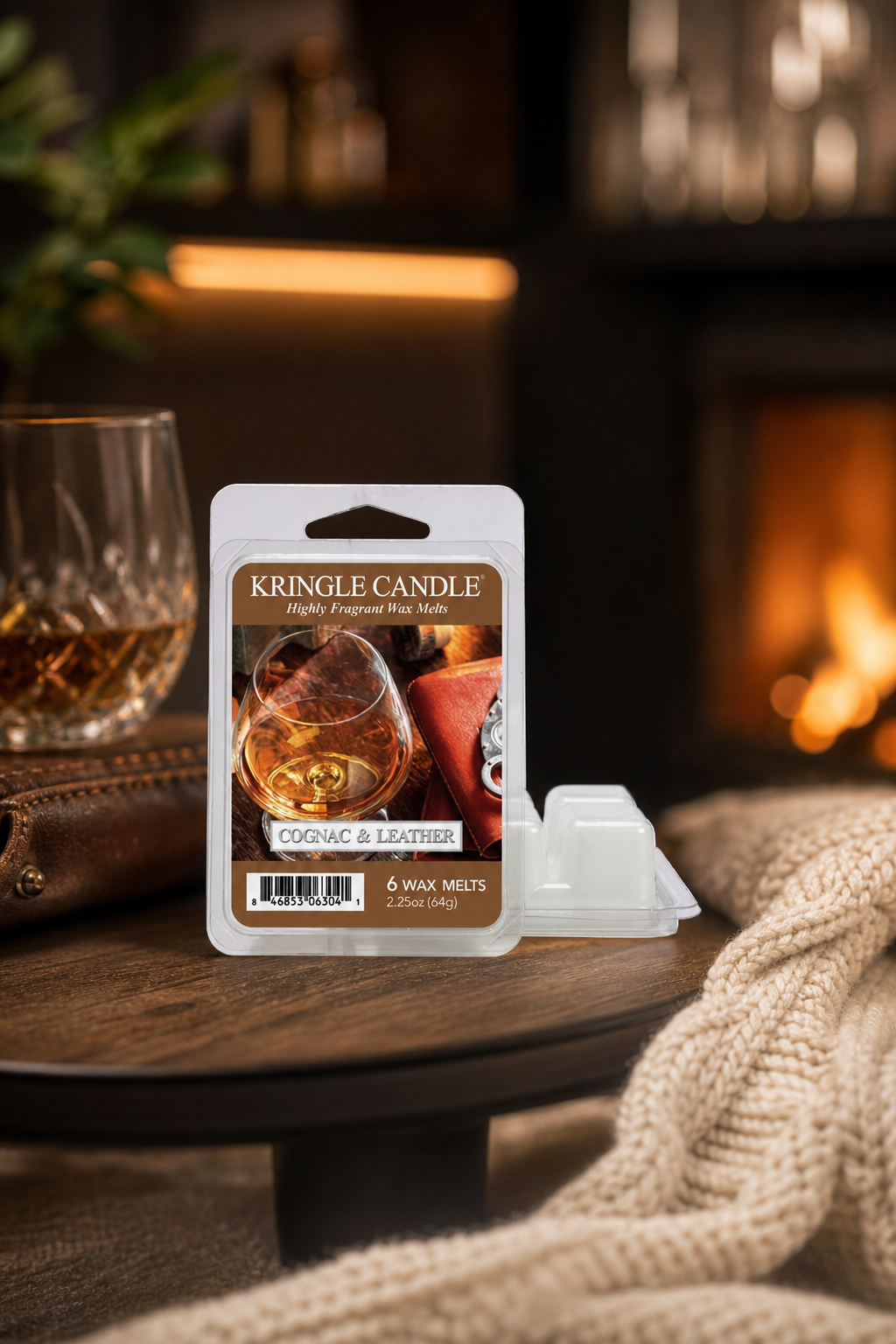 Cognac & Leather Melts 64g in einer stimmungsvollen Anwendungsszene