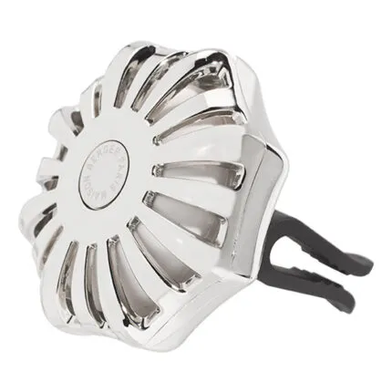 Silberner Autoduftspender mit schwarzem Clip in seitlicher Ansicht