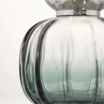 Nahaufnahme des geriffelten Lampenkörpers mit sichtbarer Prägung Lampe Berger