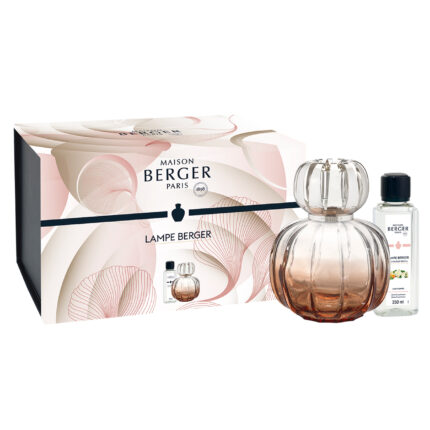 Maison Berger Lampe und Nachfüllflasche neben bedruckter Verpackung