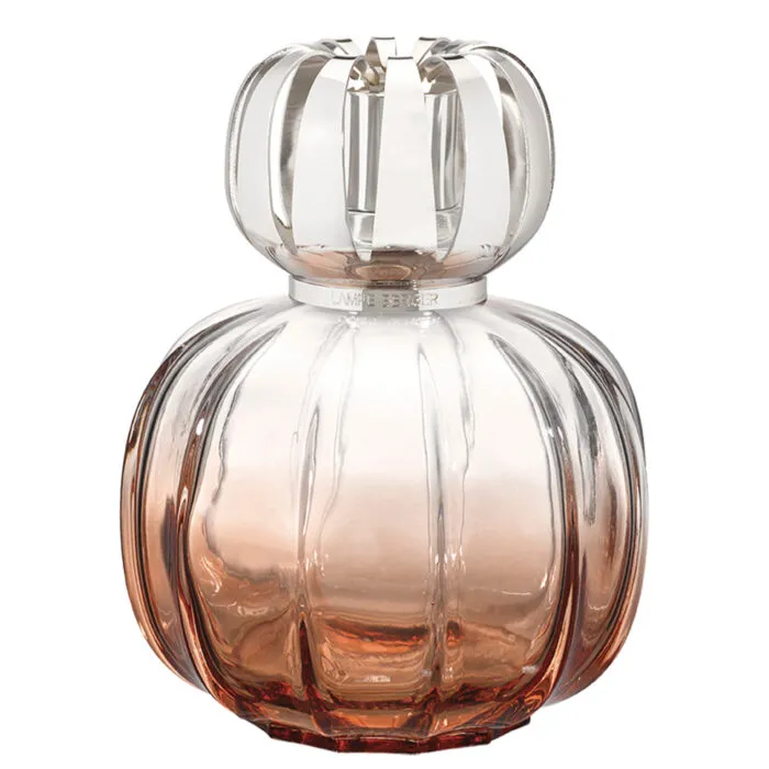 Roséfarbene Lampe Berger mit geriffeltem Glas und silbernem Aufsatz