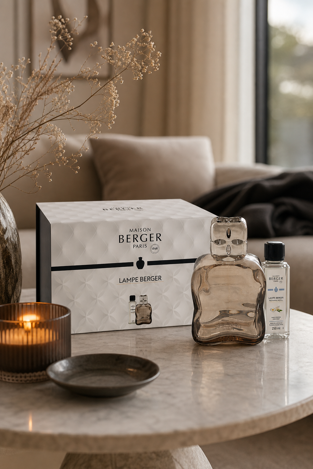 Maison Berger Lampen-Set mit Verpackung und Nachfüllflasche auf einem Tisch