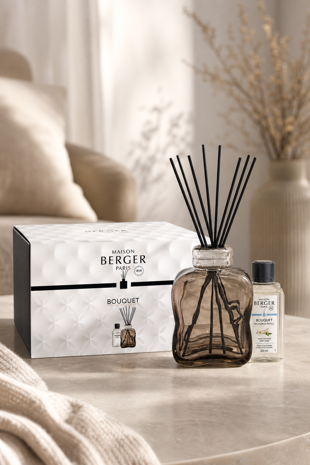 Maison Berger Bouquet Diffuser mit Verpackung und Nachfüllflasche im Wohnbereich